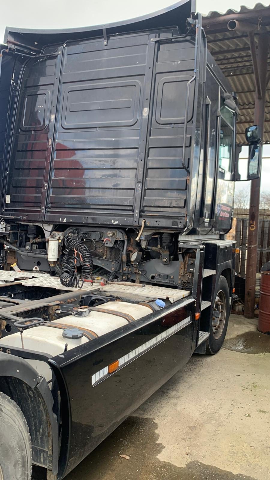 Autoutilitara N3 marca RENAULT model MAGNUM 460DXI 17GKA0 1