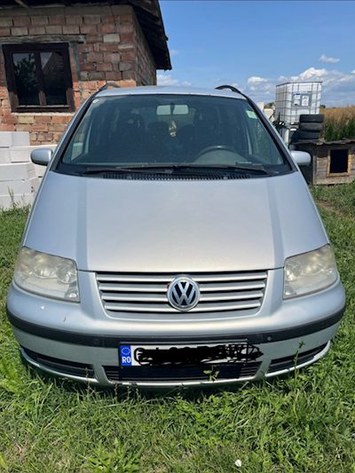 Autoturism marca Volkswagen model Sharan culoare Gri