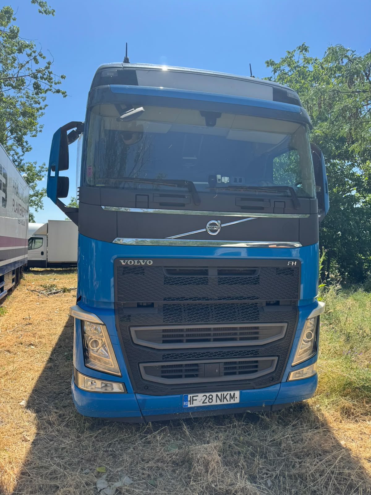 Ansamblu rutier format din cap tractor Volvo FH VTA3T și semiremorca Schmitz Cargobull SCB*S3T 1