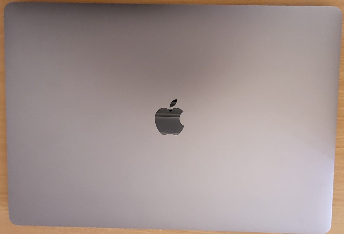 laptop APPLE MACBOOK PRO 16" touch bar procesor Intel Core I7 nr inv 9- Brasov 1