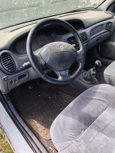 Autoturism marca RENAULT MEGANE