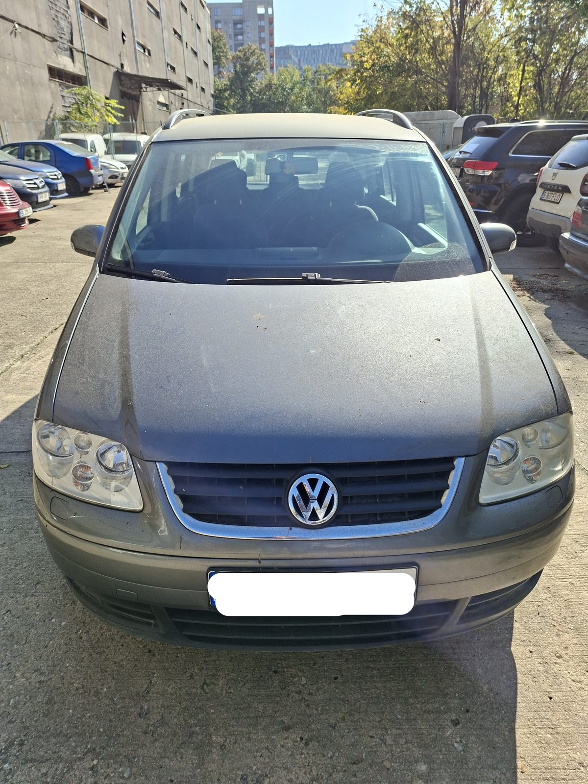 Autoturism marca Volkswagen model TOURAN culoare Gri 1