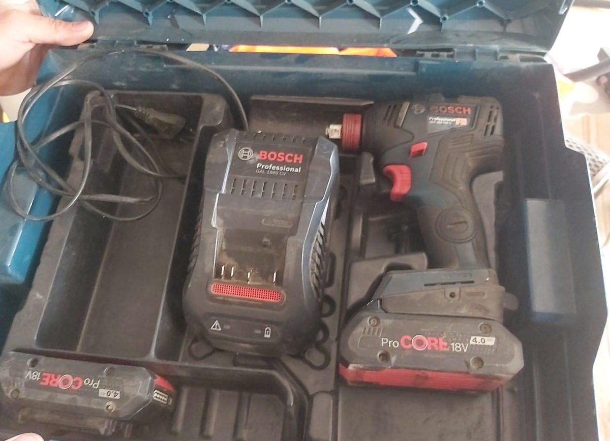 Surubelnita cu impact Bosch GDR 18V 200 Nm cu acumulatori 1