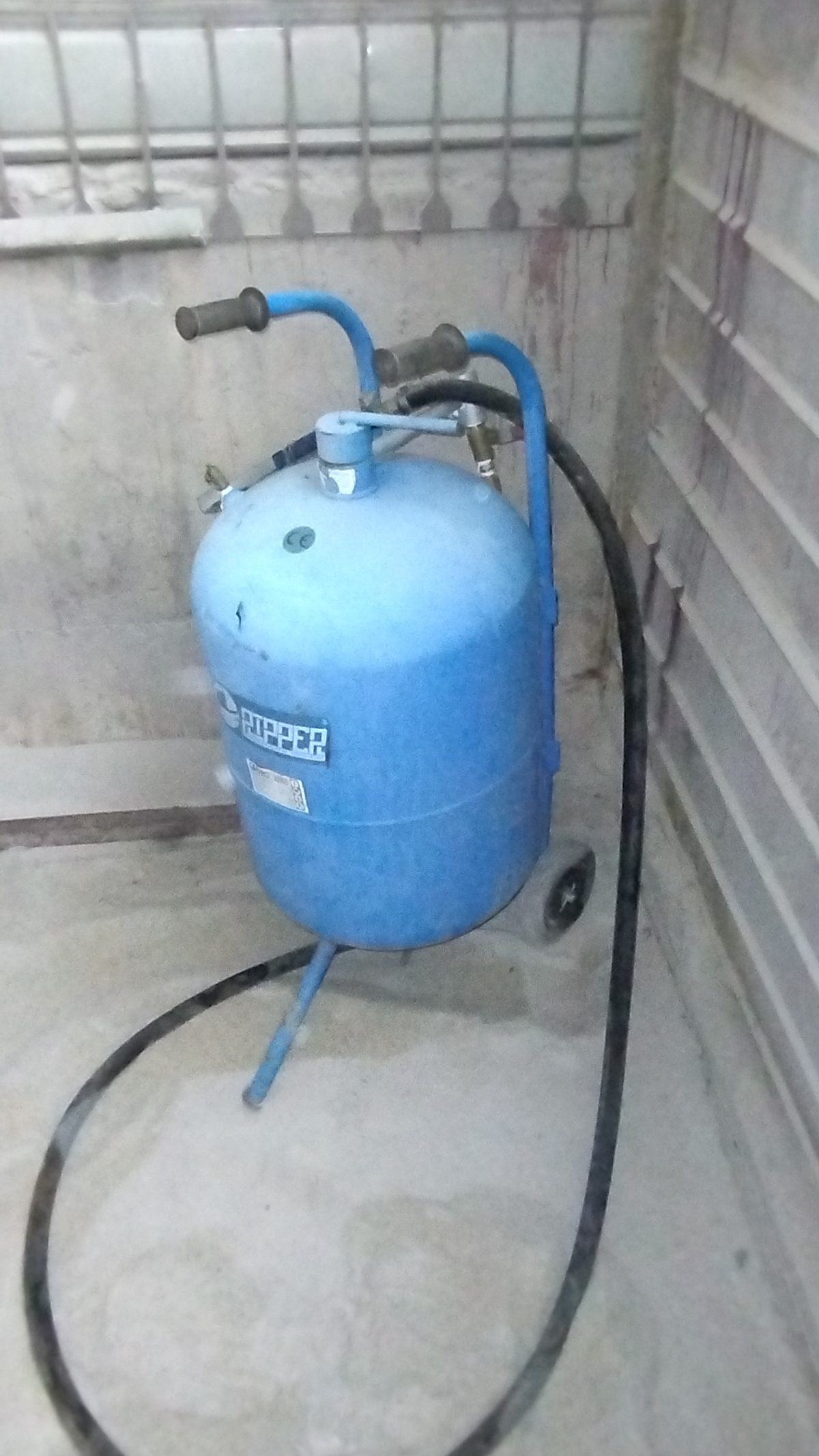 Instalatie de sablare Blast Razor 100 RC 1
