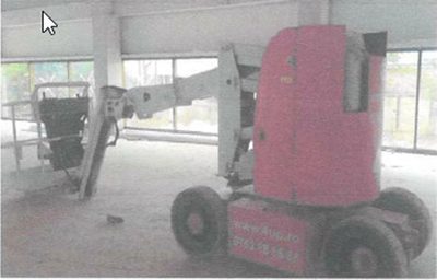 NACELĂ ELECTRICĂ CU BRAT TIP JLG E 300AJP