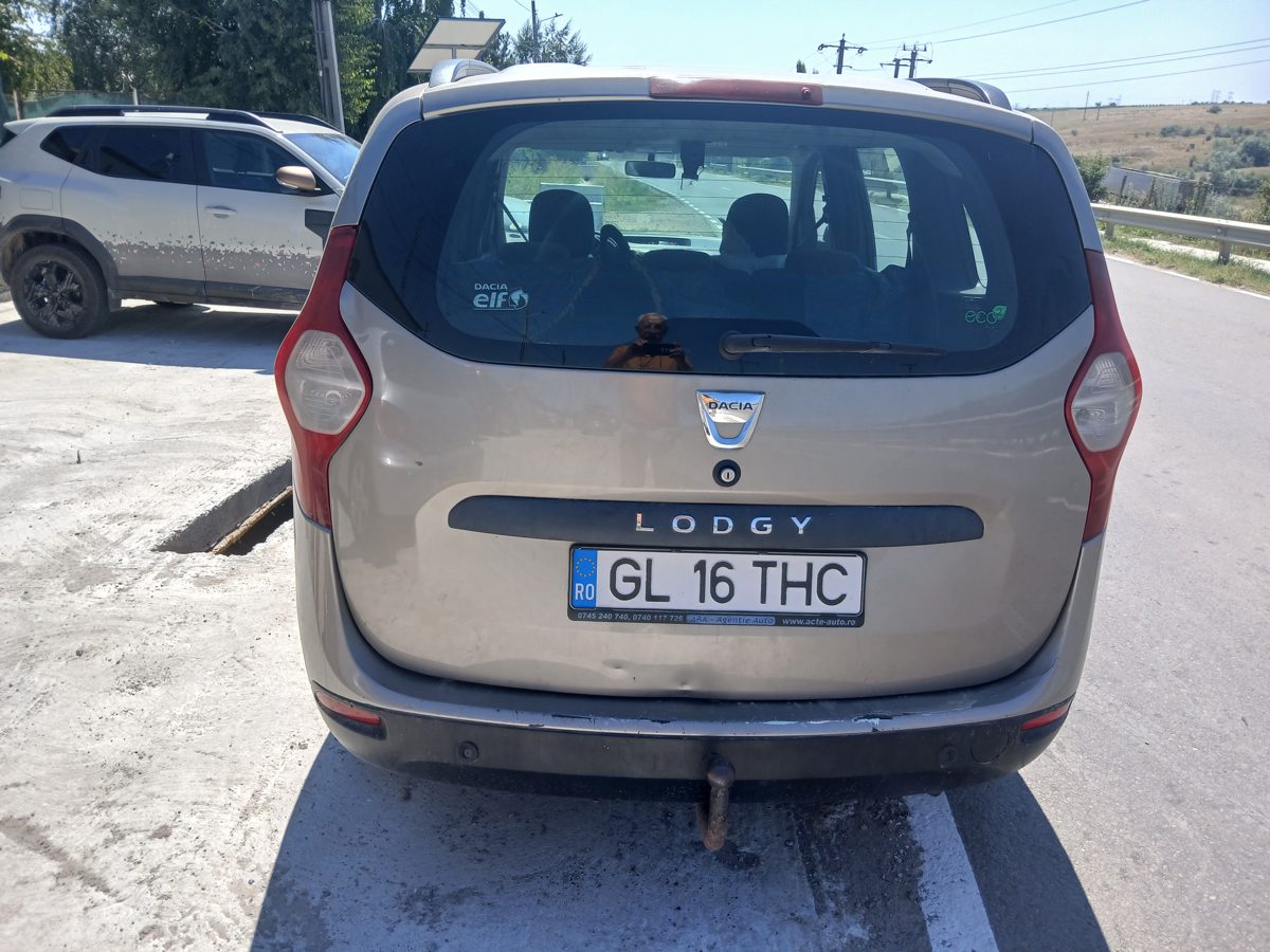 Autoturism marca Dacia model Lodgy 1
