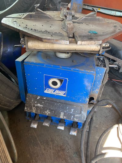 Aparat montat /demontat roti camion