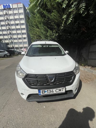 Autoturism marca Dacia model Dokker culoare Alb