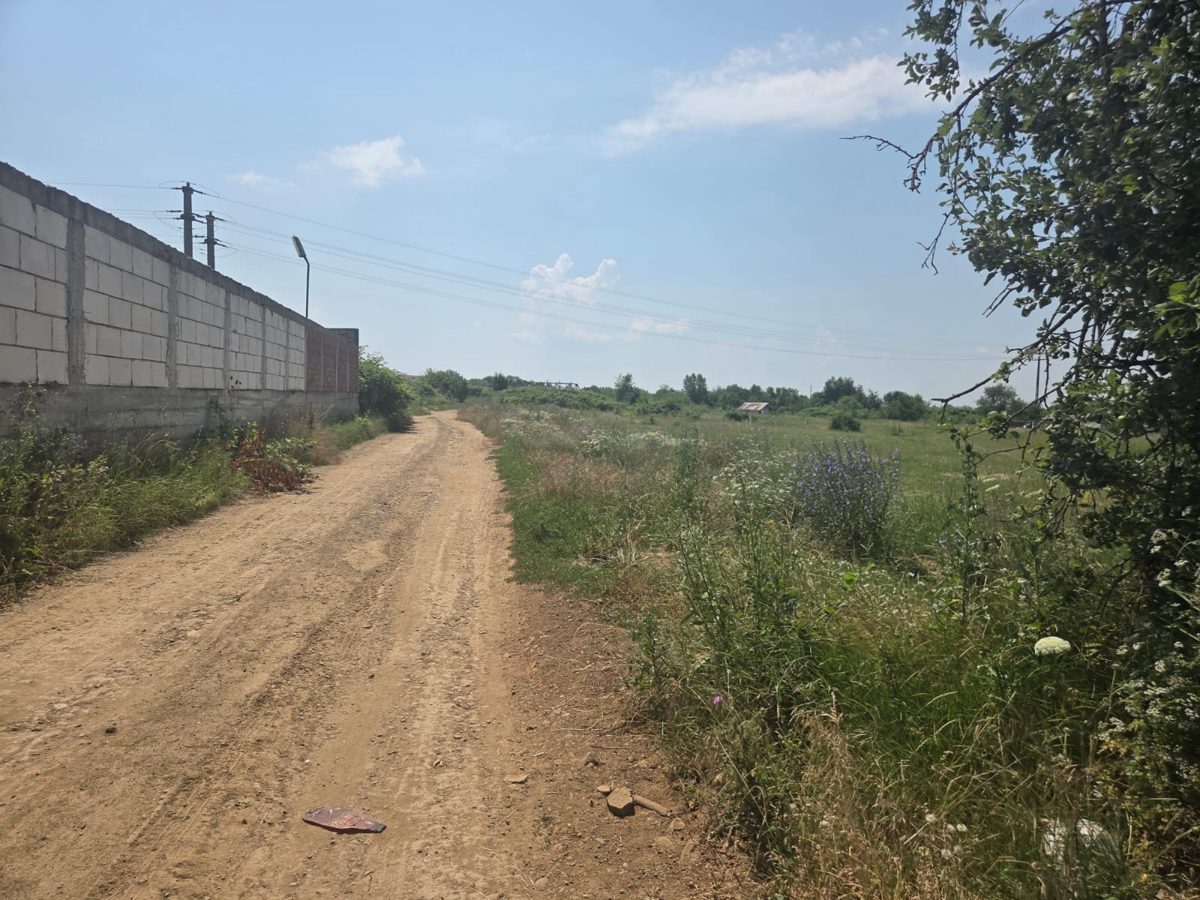 cotă de 1/2 din teren în suprafata de 500 mp (cotă aferentă : 250 mp) 1