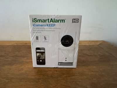 Cameră de supraveghere marca IsmartAlarm- iCamera KEEP- model 10970A-ISC3
