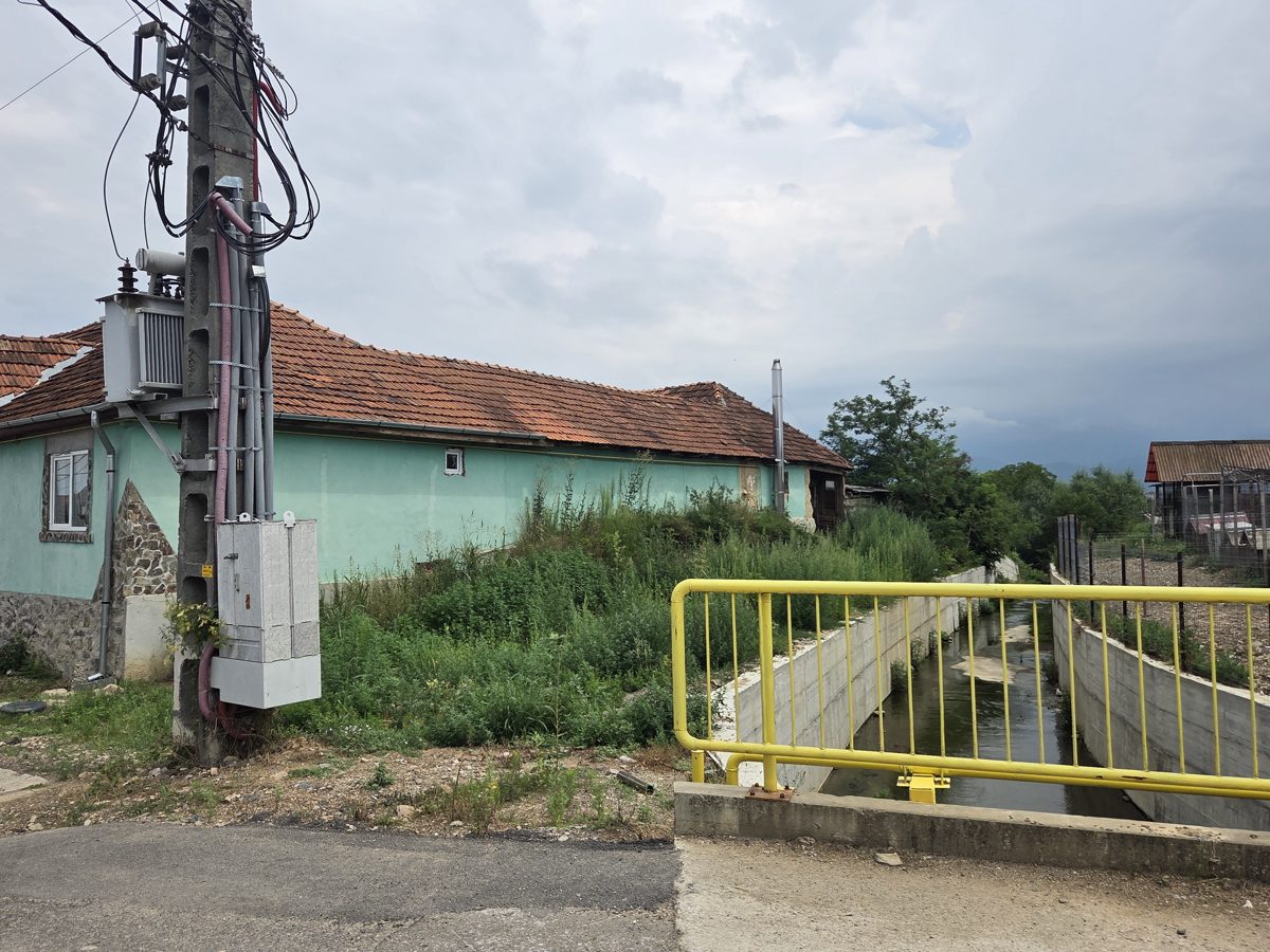 Teren extravilan in cota de 3/16 din suprafata totala de 701 mp, loc. Ghighiseni, jud Bihor 1