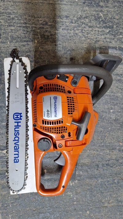 Motofierastrau marca Husqvarna, model 440, cu lama si lant