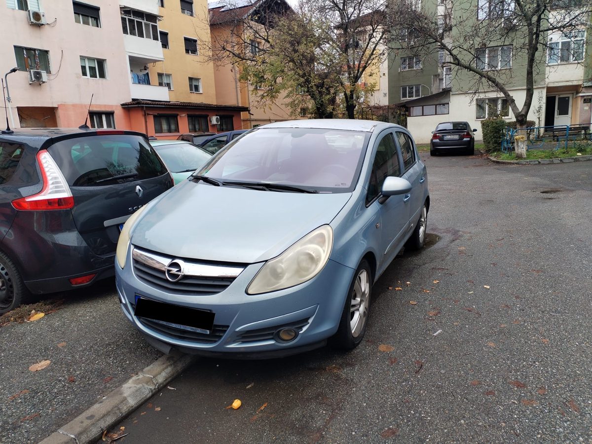 Autoturism marca Opel model Corsa 1
