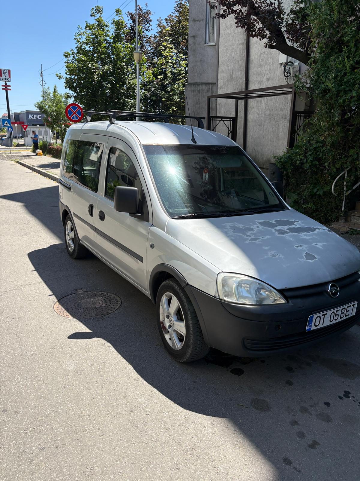 Autoturism marca Opel model Combo 1