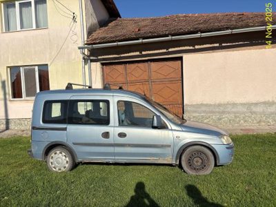 Autoturism marca Opel model Combo culoare Albastru