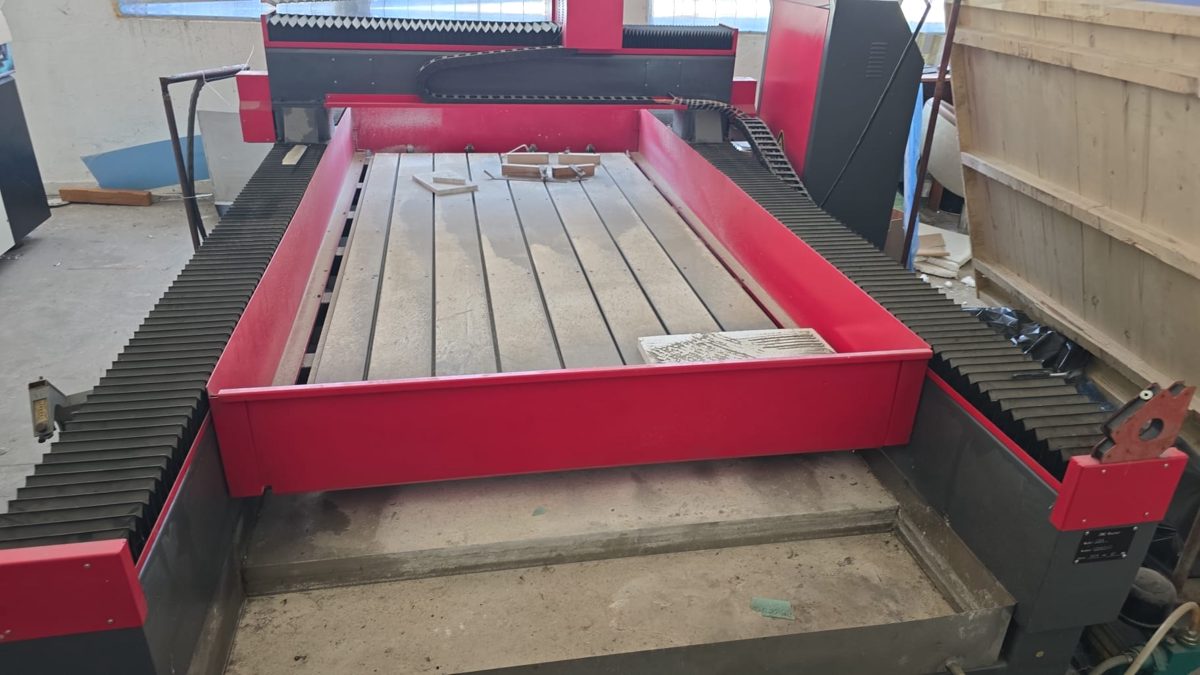 GRAVATOR MECANIC CNC ÎN 3 AXE RJ-1224 1