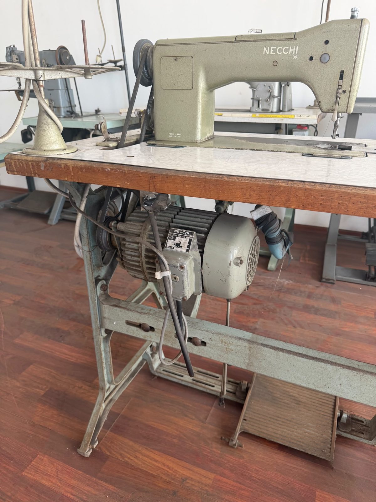 MAŞINA DE CUSUT NECHI 885-103 utilizata in efectectuarea articolelor de croitorie 1
