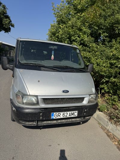 Autoturism marca Ford model Tourneo culoare Gri