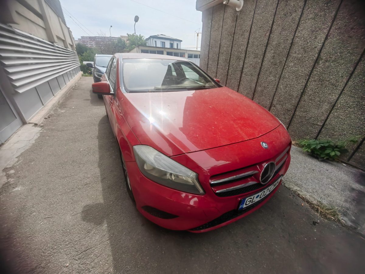 Autoturism marca MERCEDES BENZ model A180 culoare ROSU 1