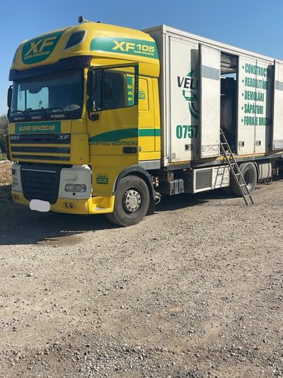 Camion DAF model FAXF105 culoare GALBEN MULTICOLOR