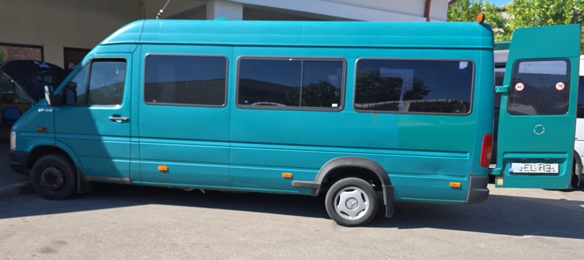 Microbuz marca VOLKSWAGEN, model LT46 1