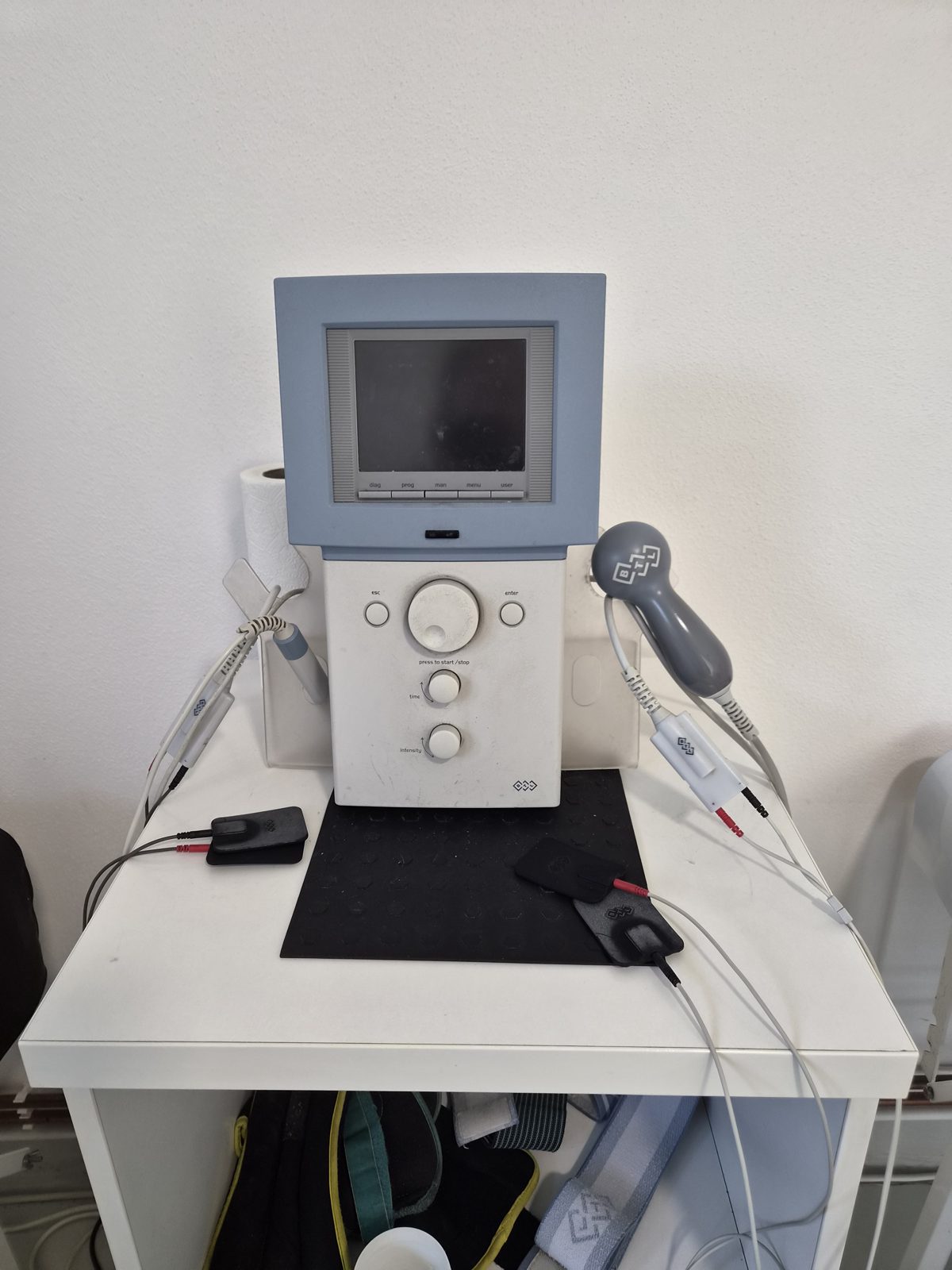 APARAT CU 2 CANALE ELECTROTERAPIE 1