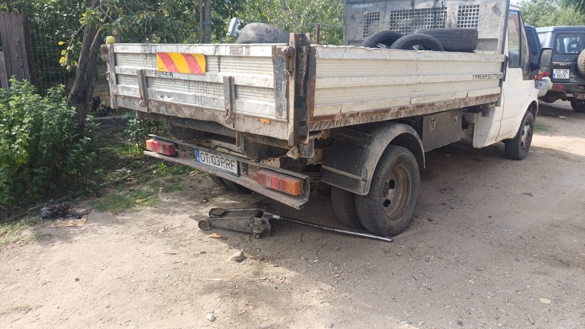 marca FORD model TRANSIT culoare ALB-GRI 1