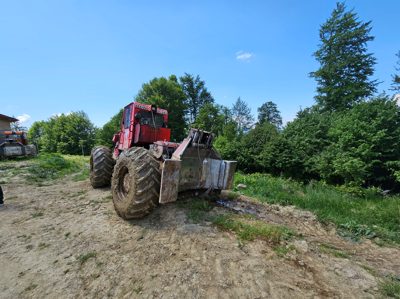TRACTOR FORESTIER marca TAF 690 OP culoare Rosu