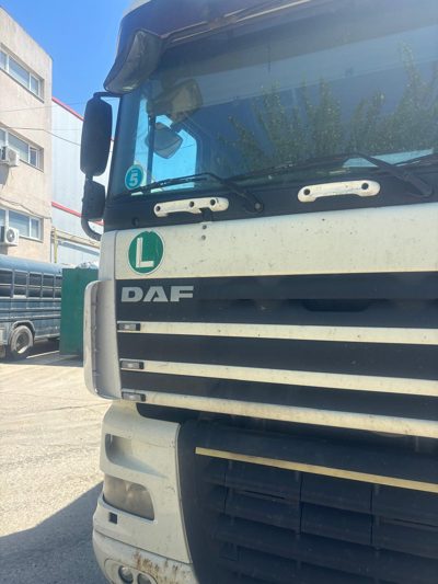 Cap tractor marca DAF culoare ALB