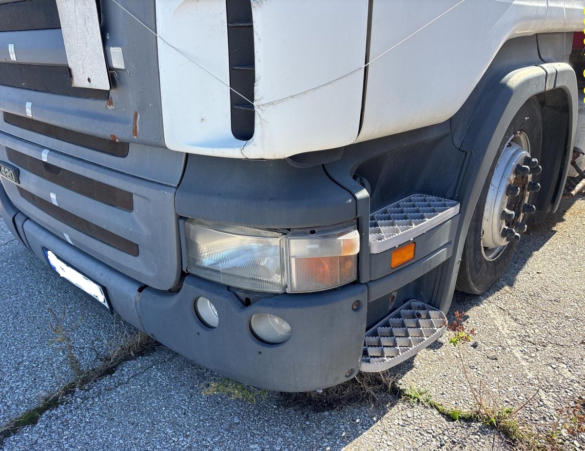 Cap tractor marca Scania R420 1