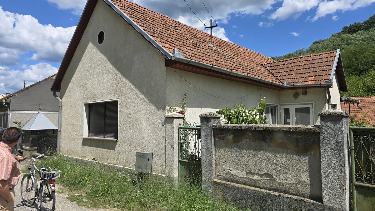 Teren + constructii situat in loc Sacamas, jud Hunedoara 1