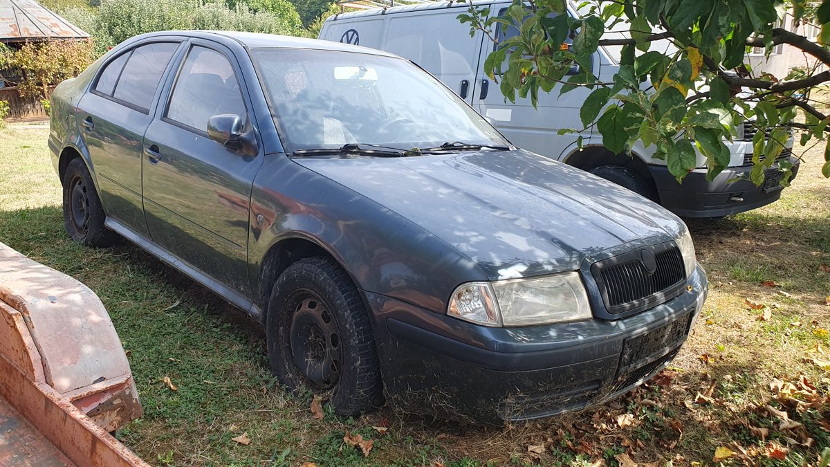 Autoturism marca Skoda model OCTAVIA culoare gri 1