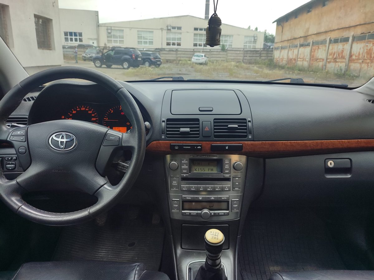 Autoturism marca Toyota model AVENSIS 1