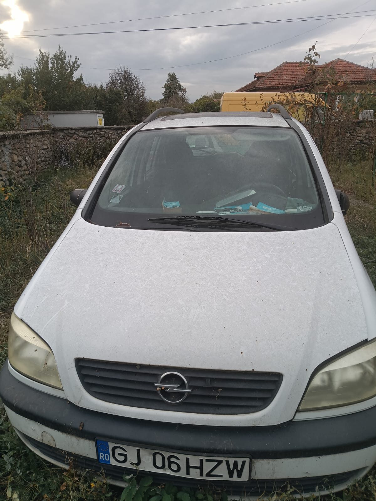 Autoturism marca Opel model Zafira-A culoare Alb 1