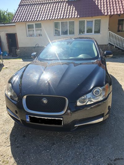 Autoturism marca Jaguar model C-XF Concept culoare Negru
