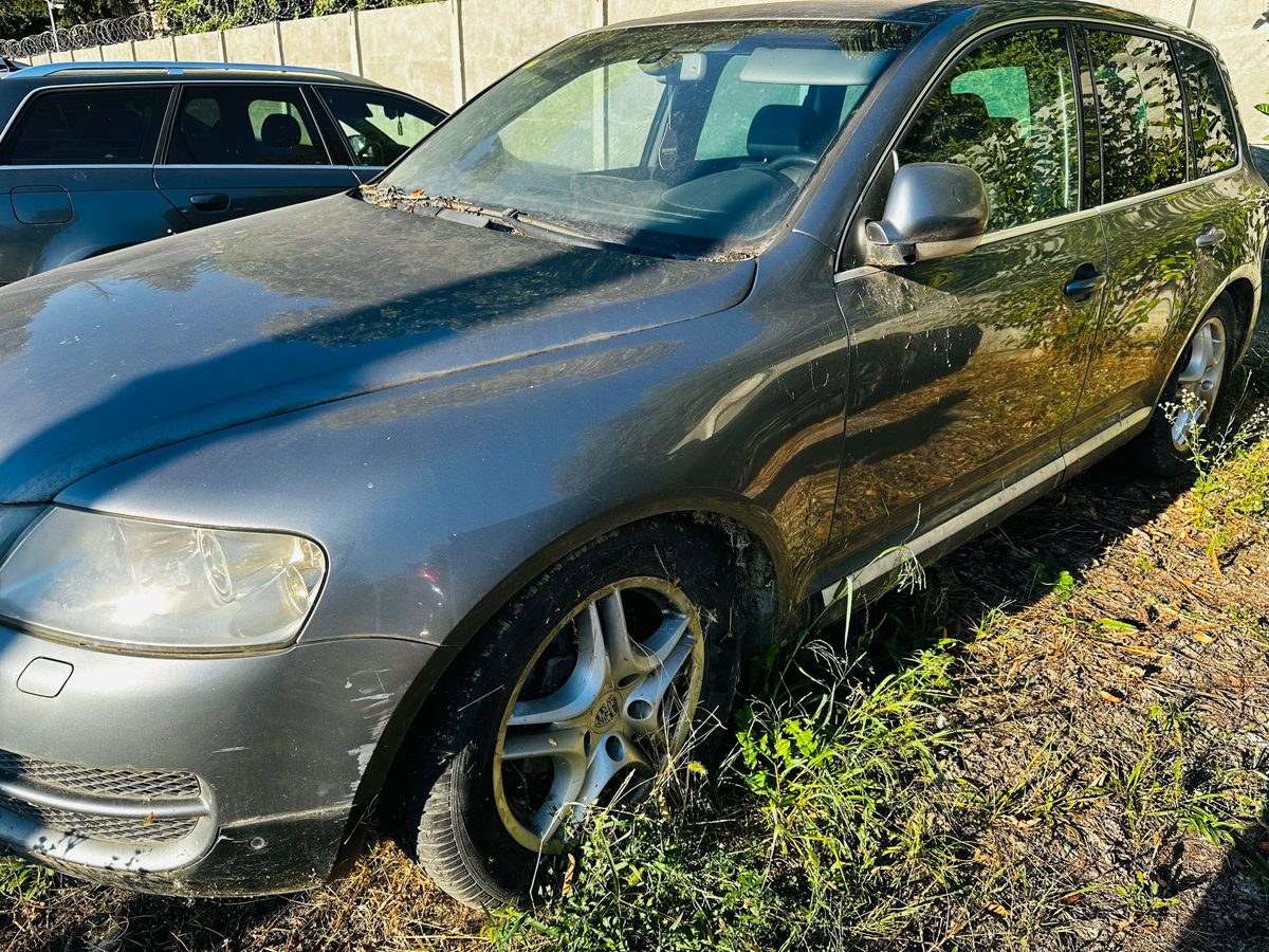 Autoturism Volkswagen Touareg 1