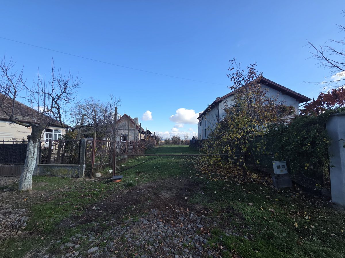 Teren construibil - INTRAVILAN in suprafata de 101 MP 1