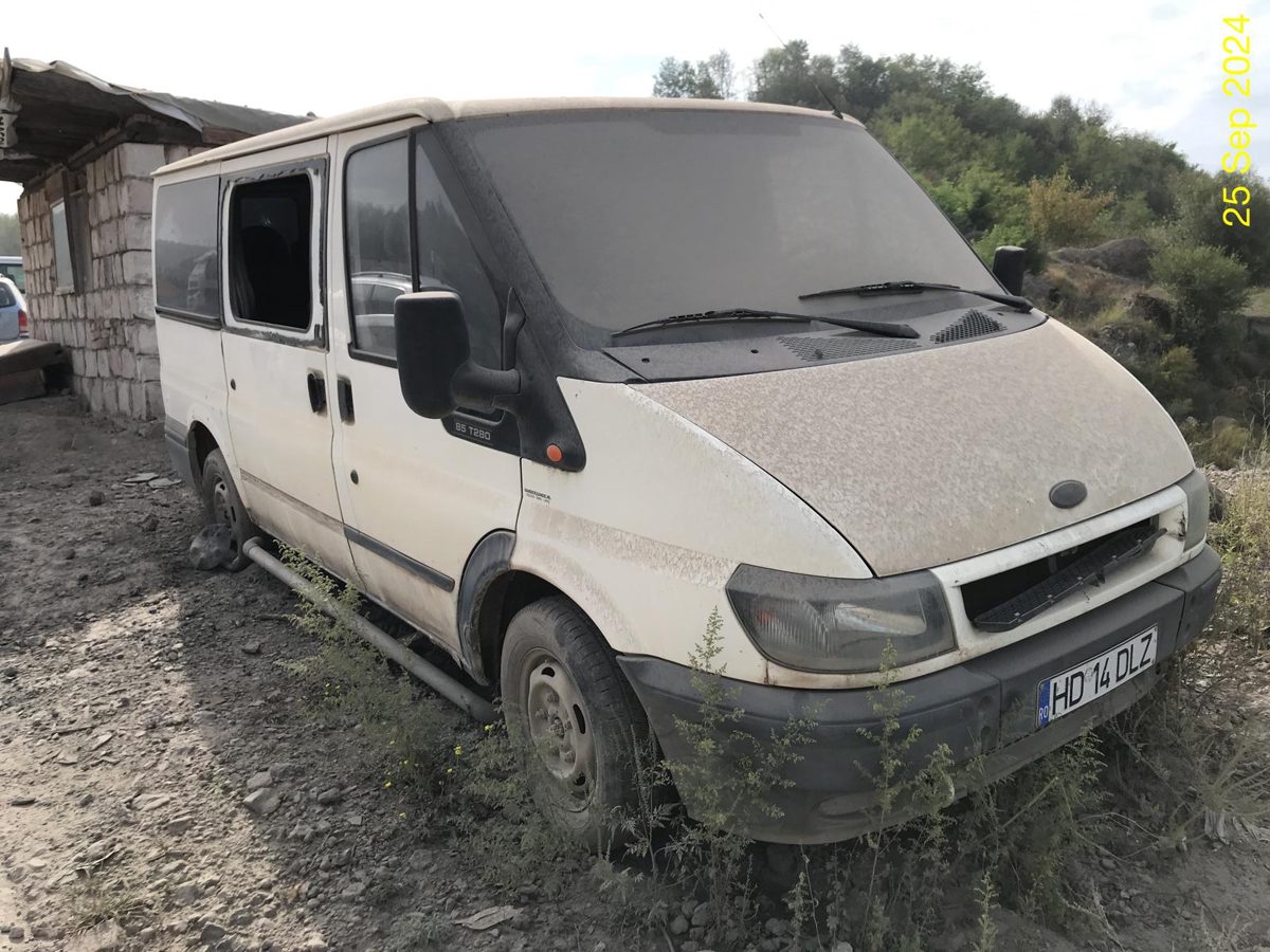 Autoturism marca Ford model transit culoare alb 1