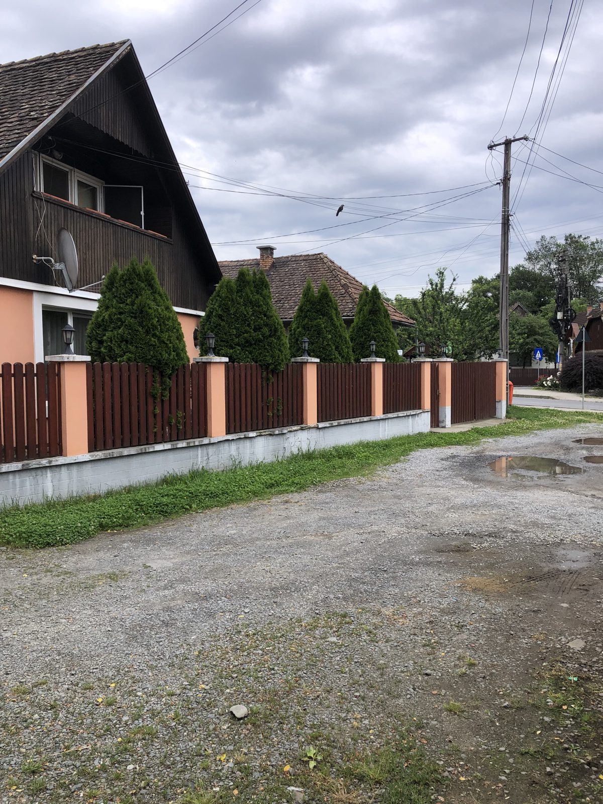 Casa de locuit + curte si gradina 1