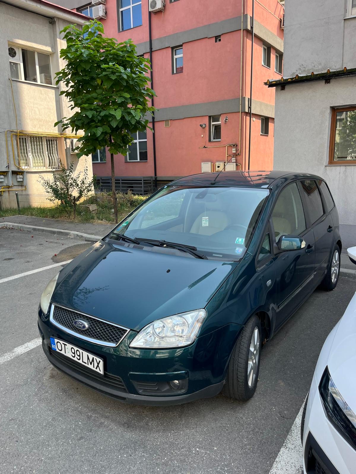 Autoturism marca Ford model C-Max culoare Verde 1