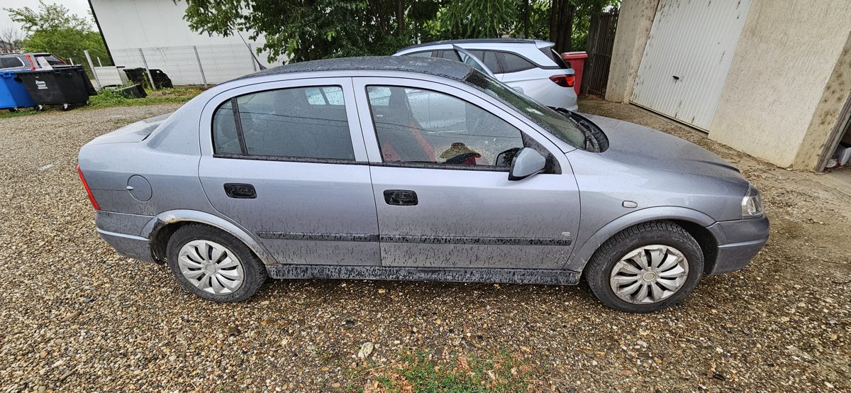 Autoturism marca Opel model Astra 1