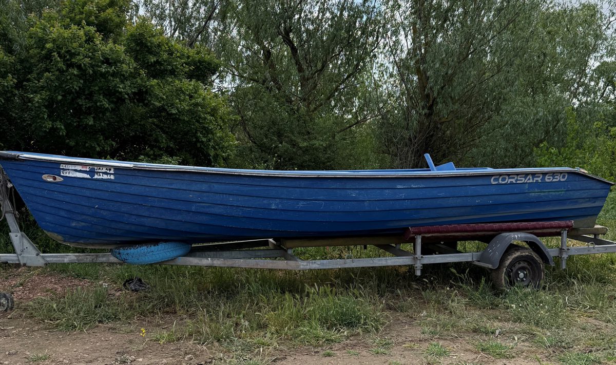 Ambarcatiune de pescuit 1