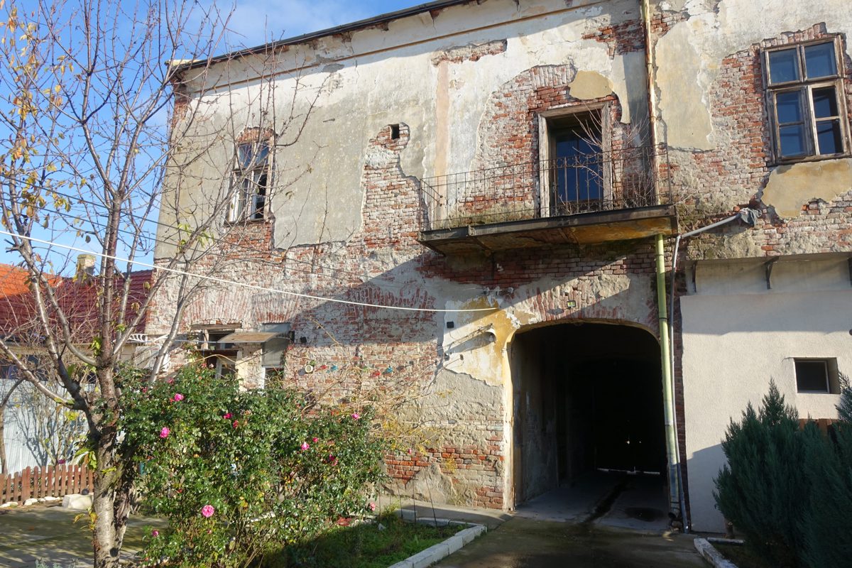 Apartament. 4 camere baie hol SU 102.70 mp cu 18.6% pci si 154 /924 mp teren 1