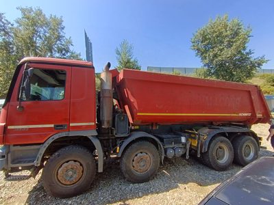 Basculanta marca Mercedes Benz model Actros