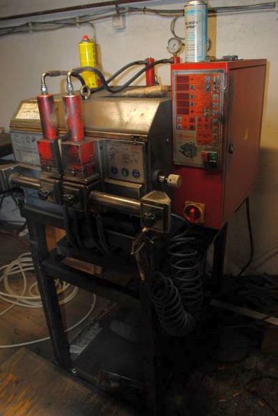 Maşină de sudat bandă bimetal TEMELSAN KN67 HB.În stare de funcţionare.