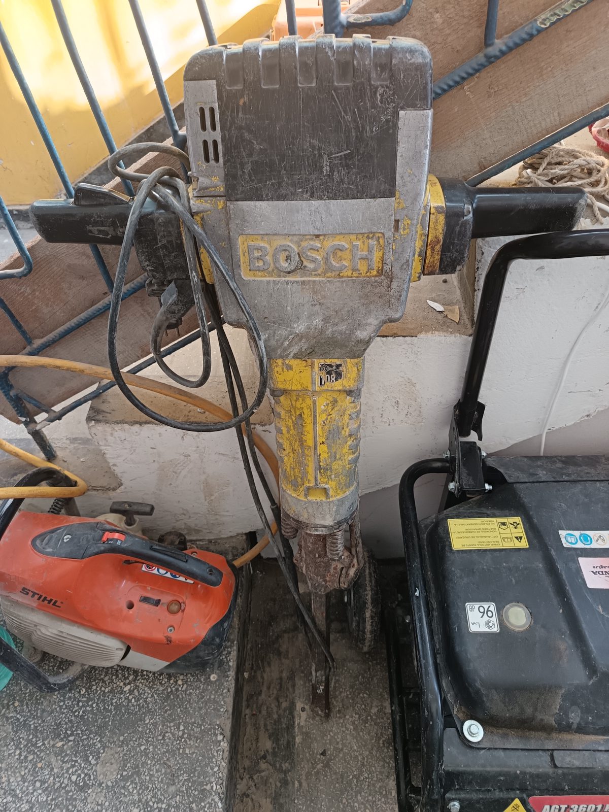 MAI COMPACTOR CV82HR CU MOTOR HONDA GXR120 1