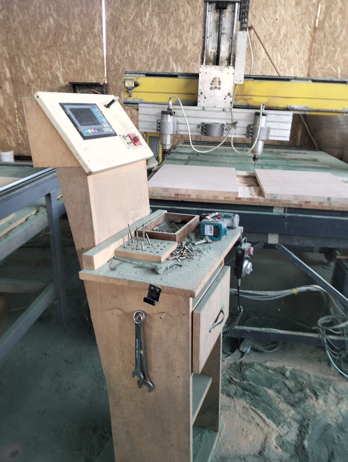 Masina controlata numeric CNC250/125 1