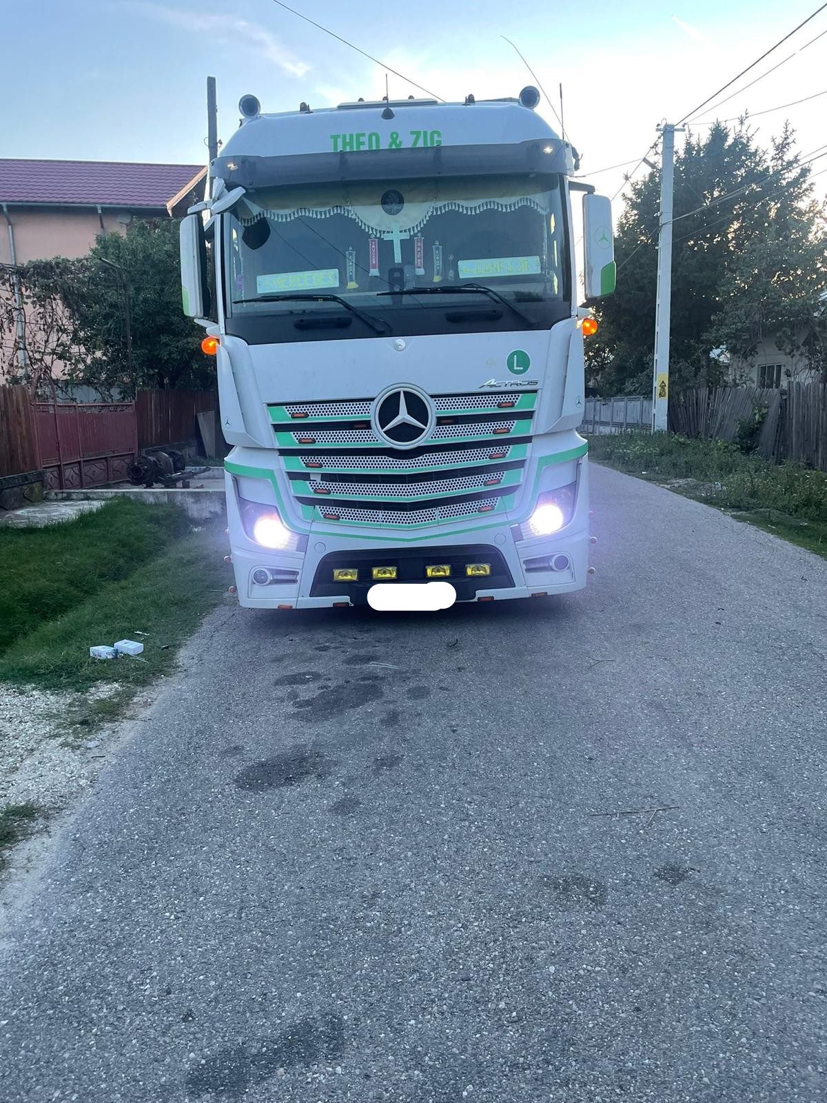 marca MERCEDES-BENZ model ACTROS 963-4-A 1