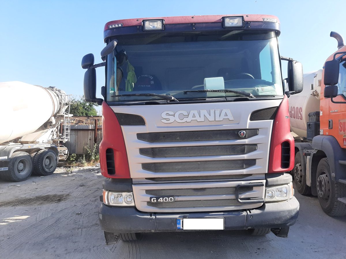 Betoniera marca SCANIA model G400CB8X4MHZ culoare rosu-alb 1