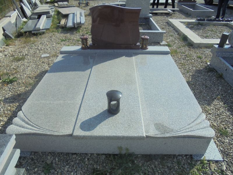 Monument funerar 1